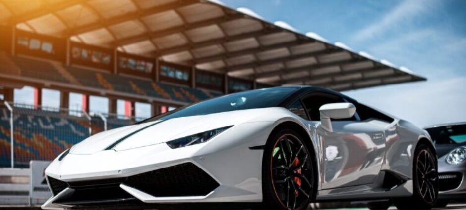 Quais os carros dos jogadores indicados à bola de ouro da Fifa? 