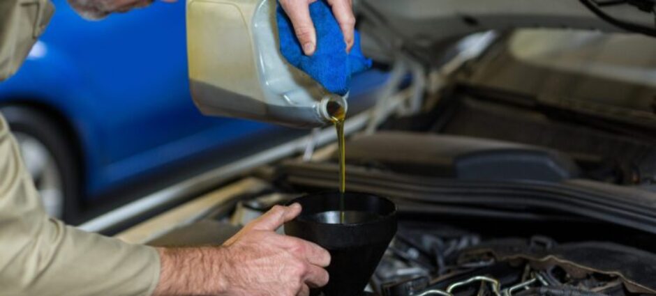 Troca de Óleo. Faça a manutenção preventiva do carro.