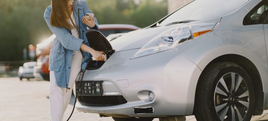 Carros Elétricos e Opções de Carregamento no RJ