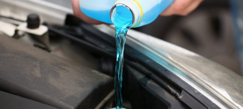 Como Completar o Nível do Líquido de Arrefecimento?